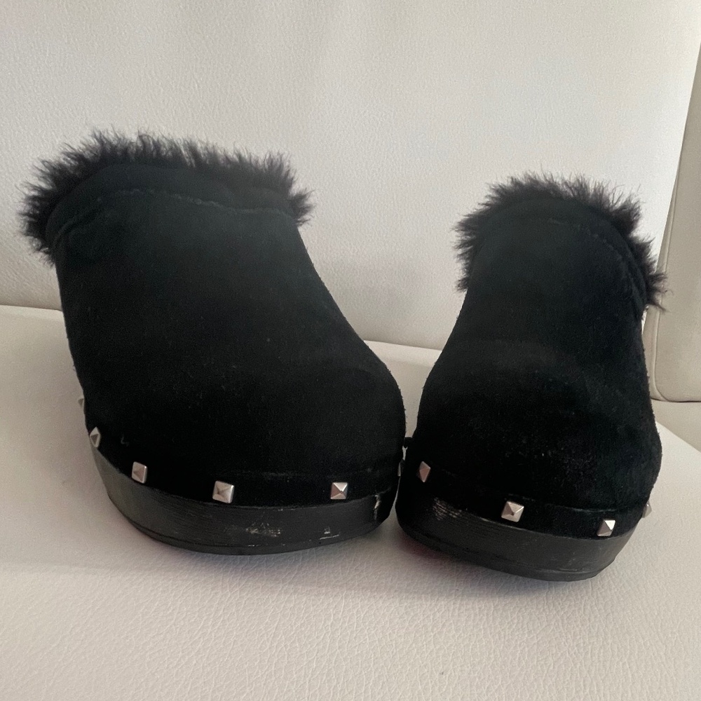 Roxy slip on lined suede clogs